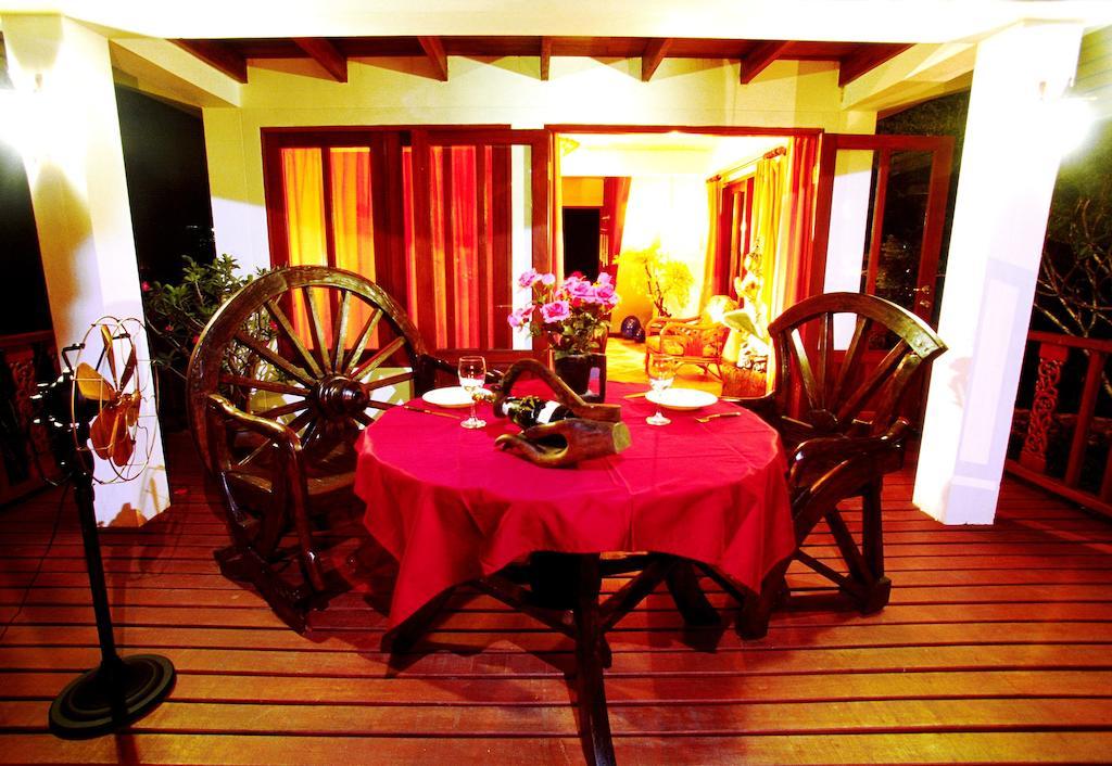 Coco Palace Resort Nai Harn Zimmer foto