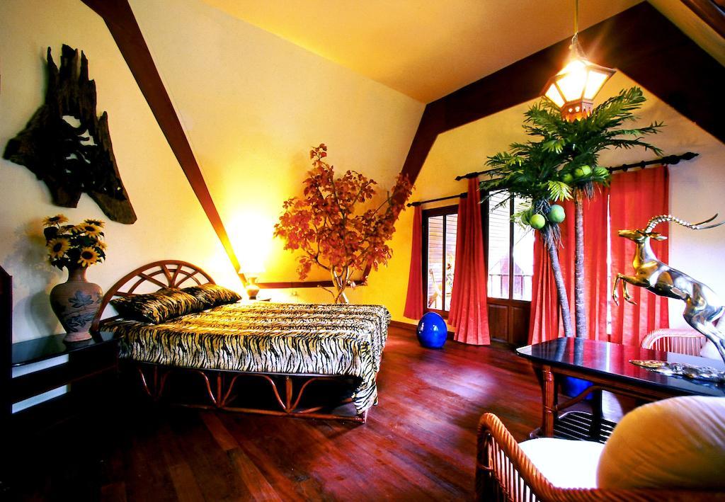 Coco Palace Resort Nai Harn Zimmer foto
